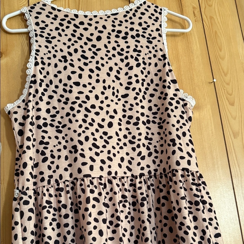 Sleeveless Tan and Black Polka Dot Tank Top with Lace Trim - Picture 4 of 5